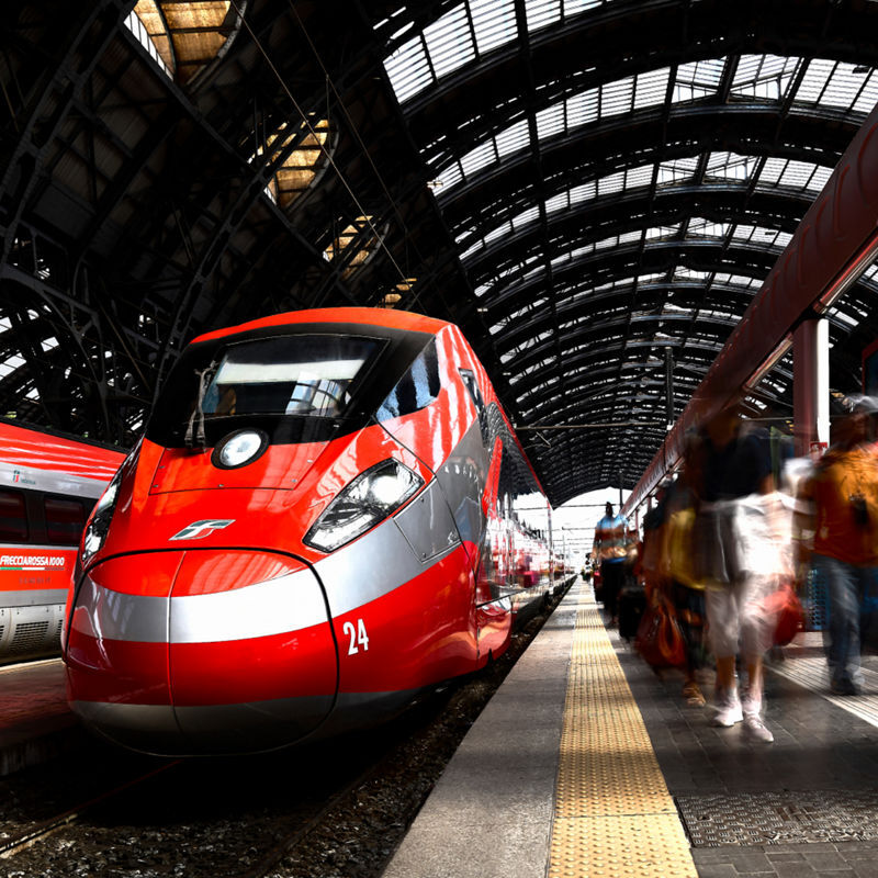 Treno alta velocità in stazione